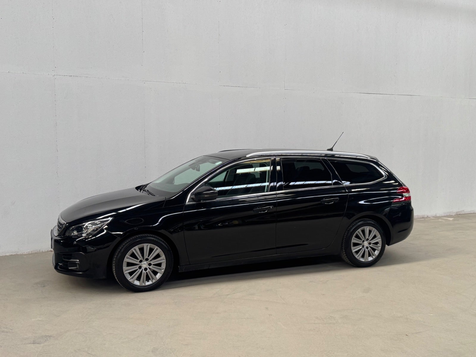Peugeot 308 BlueHDi 130 Allure Sky SW M