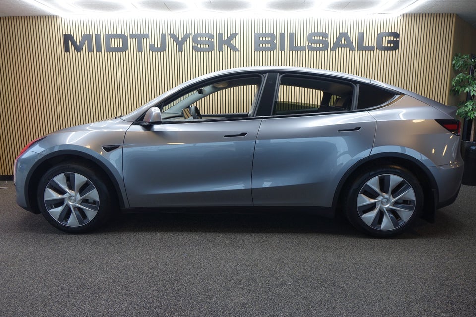 Tesla Model Y, Billede 2