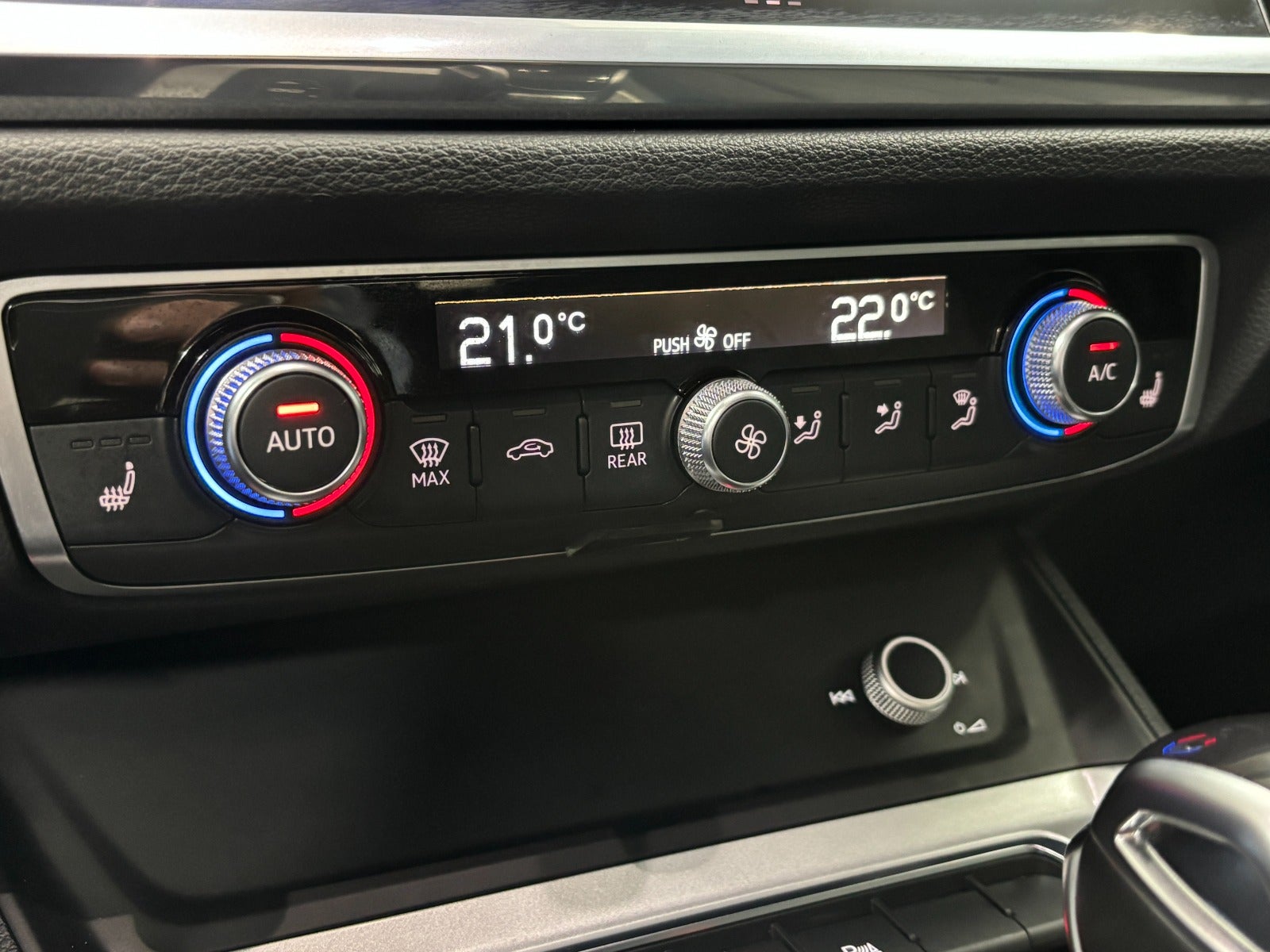 Billede af Audi Q3 45 TFSi e Attitude plus S-tr.