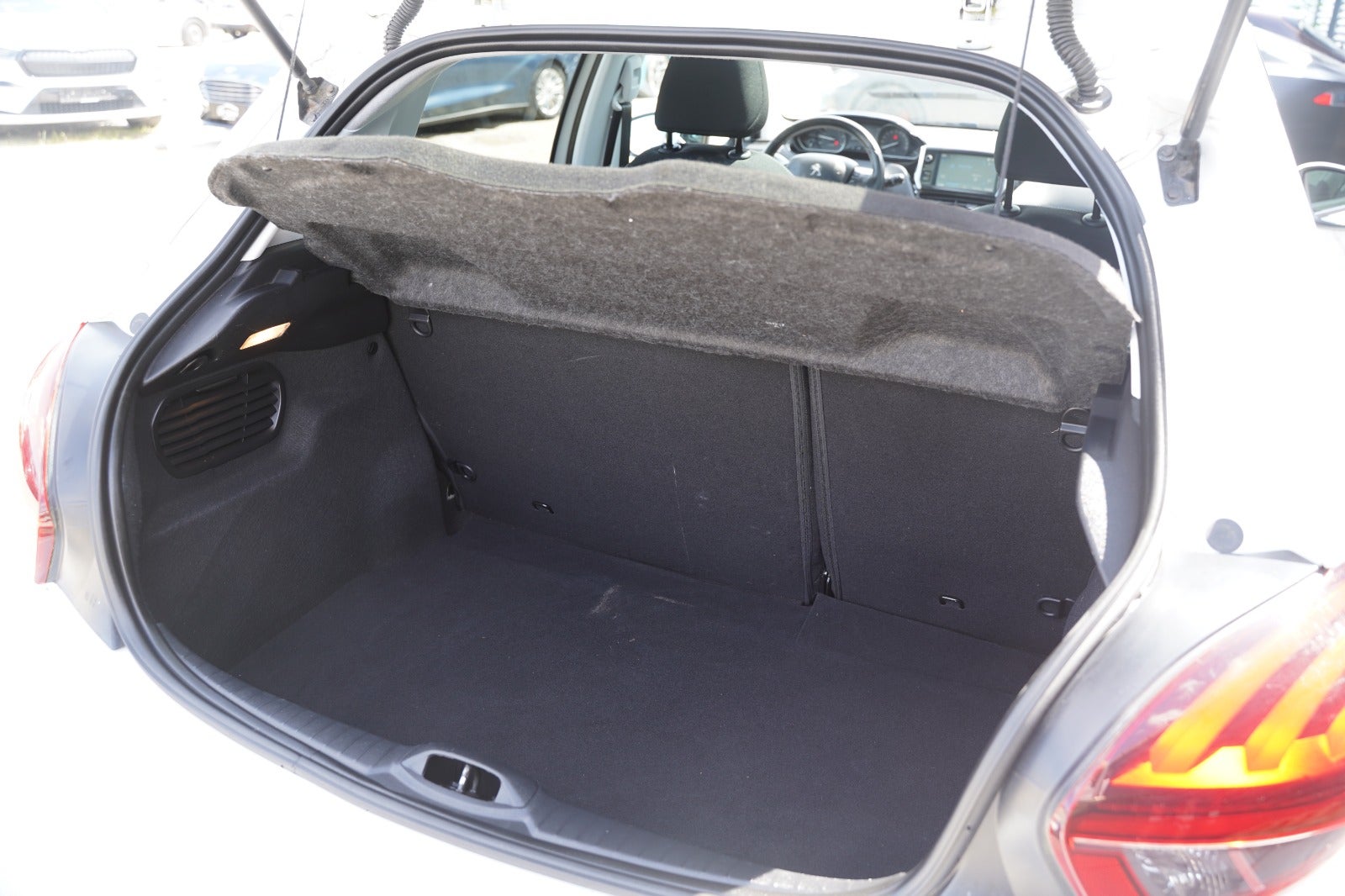 Billede af Peugeot 208 1,6 BlueHDi 100 Allure Sky