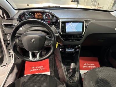 Peugeot 208 PureTech 82 Allure Sky