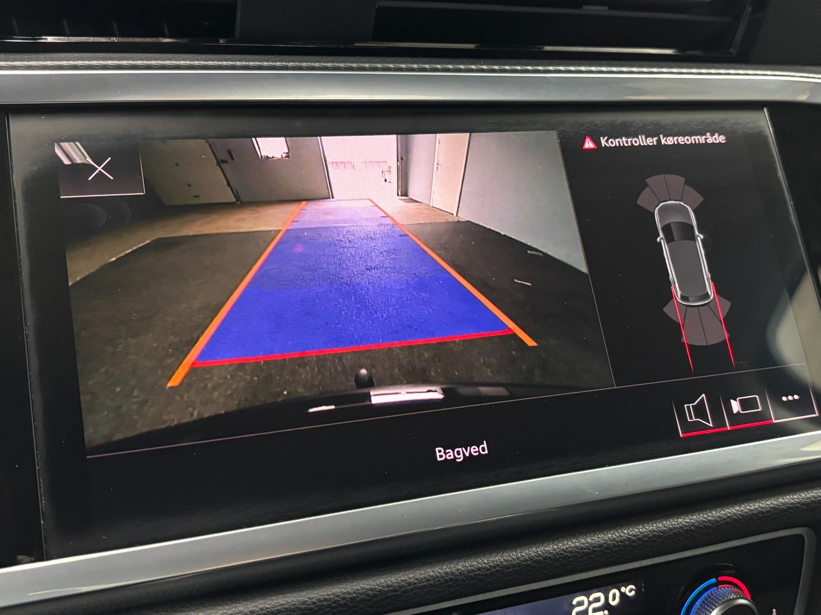 Billede af Audi Q3 45 TFSi e Attitude plus S-tr.