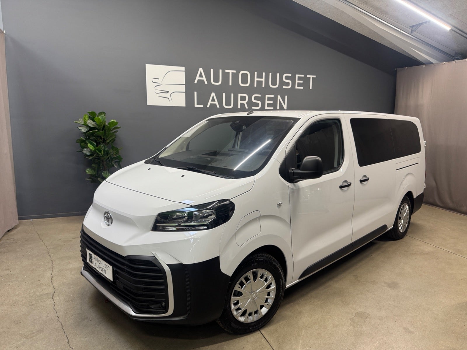 Toyota ProAce Verso Long Shuttle 9prs
