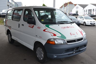 Toyota HiAce Combi 2,5 D-4D 102 L aut. 4d