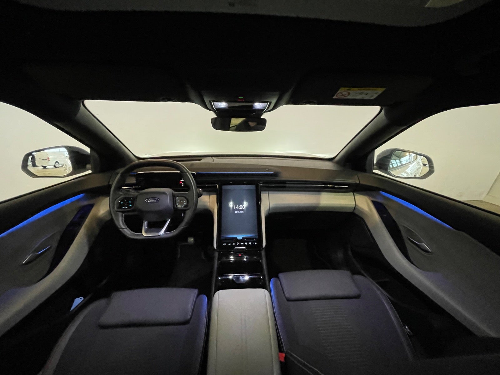 Ford Explorer Premium Extended Range AWD