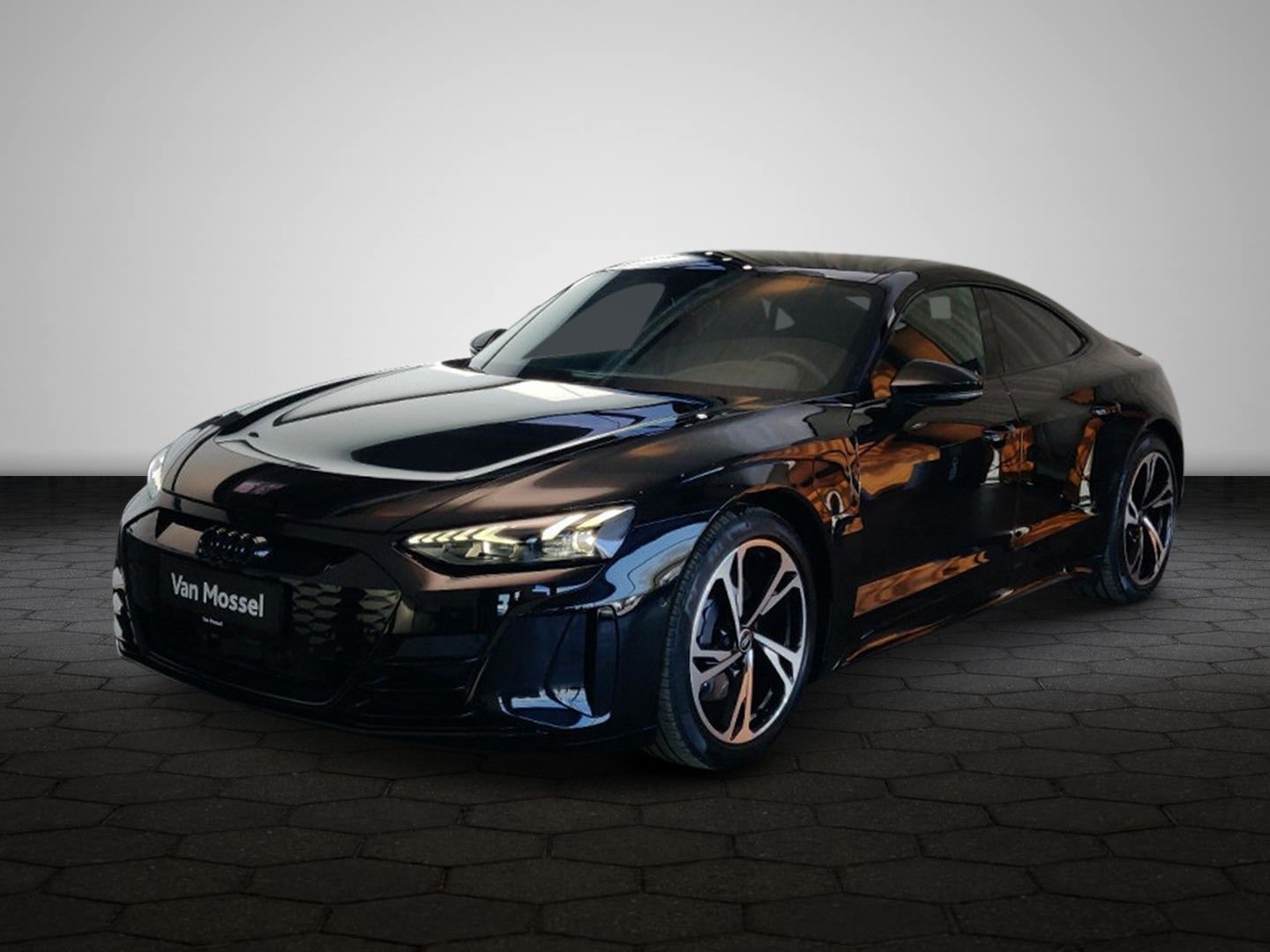 e-tron GT-quattro-1240913824