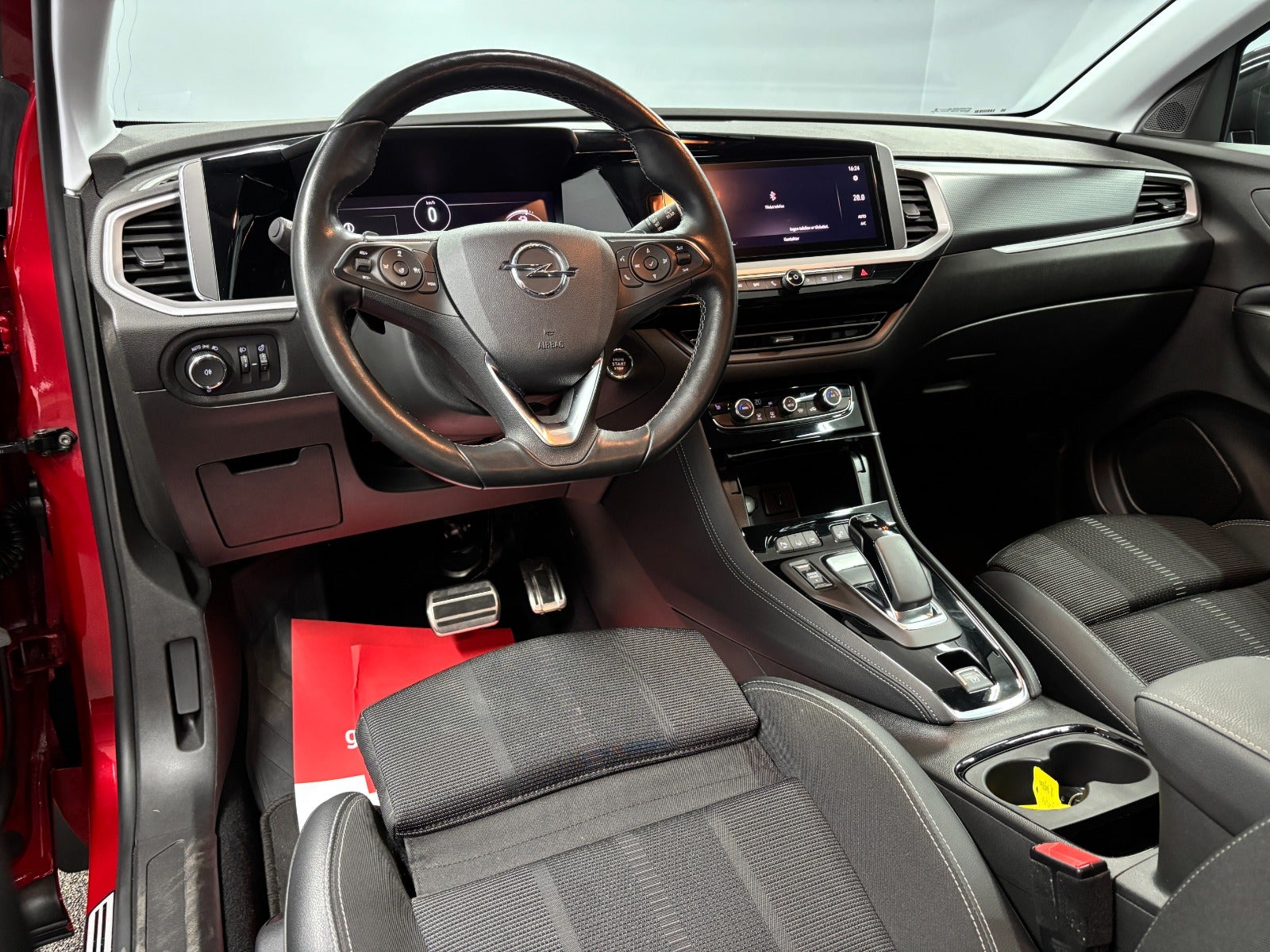 Billede af Opel Grandland 1,6 Hybrid Ultimate aut.