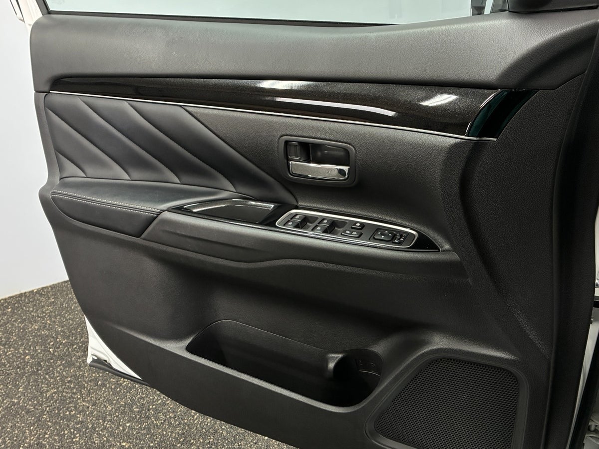 Billede af Mitsubishi Outlander 2,4 PHEV Intense CVT 4WD