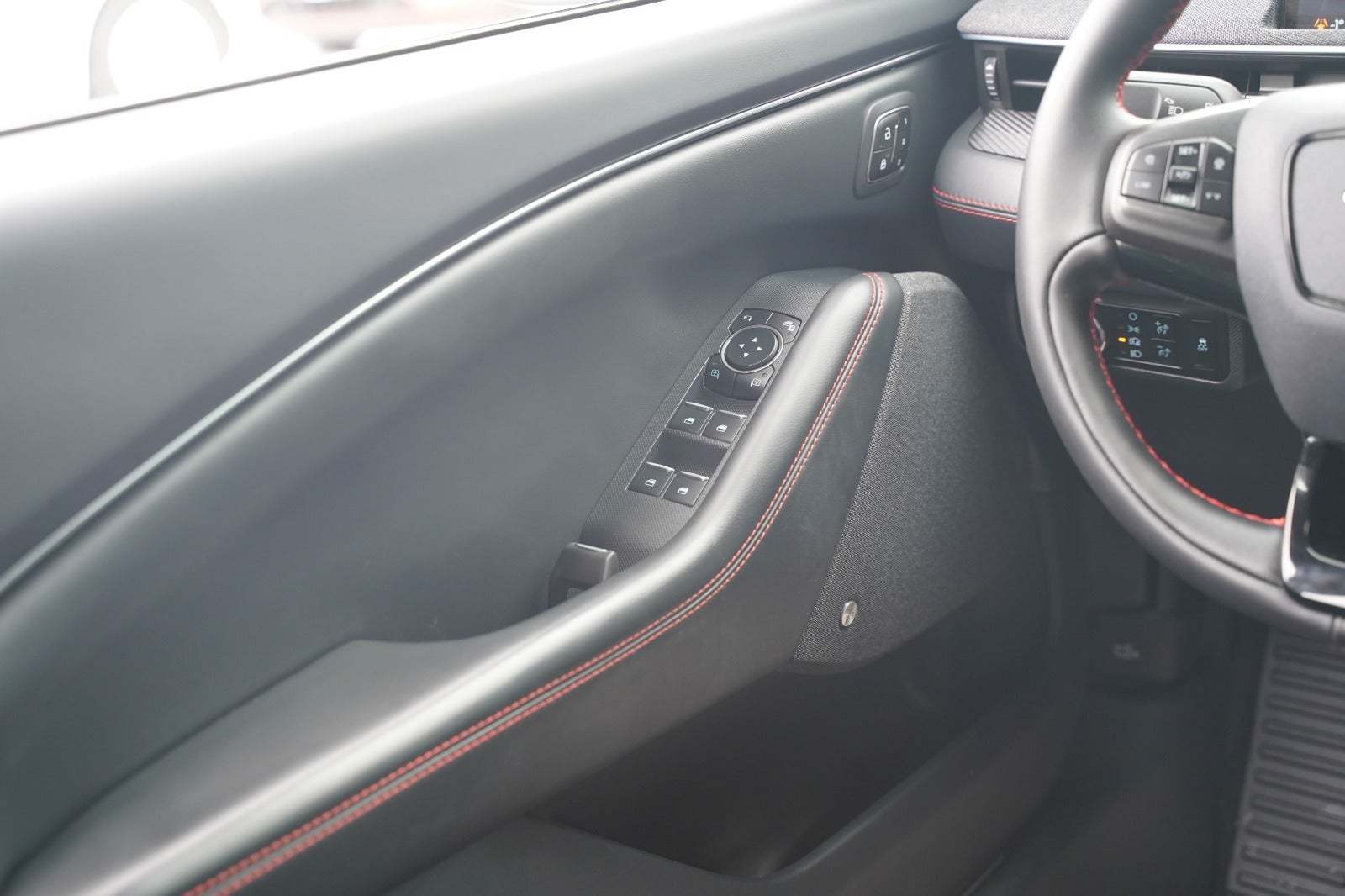 Billede af Ford Mustang Mach-E 88 Premium Extended Range