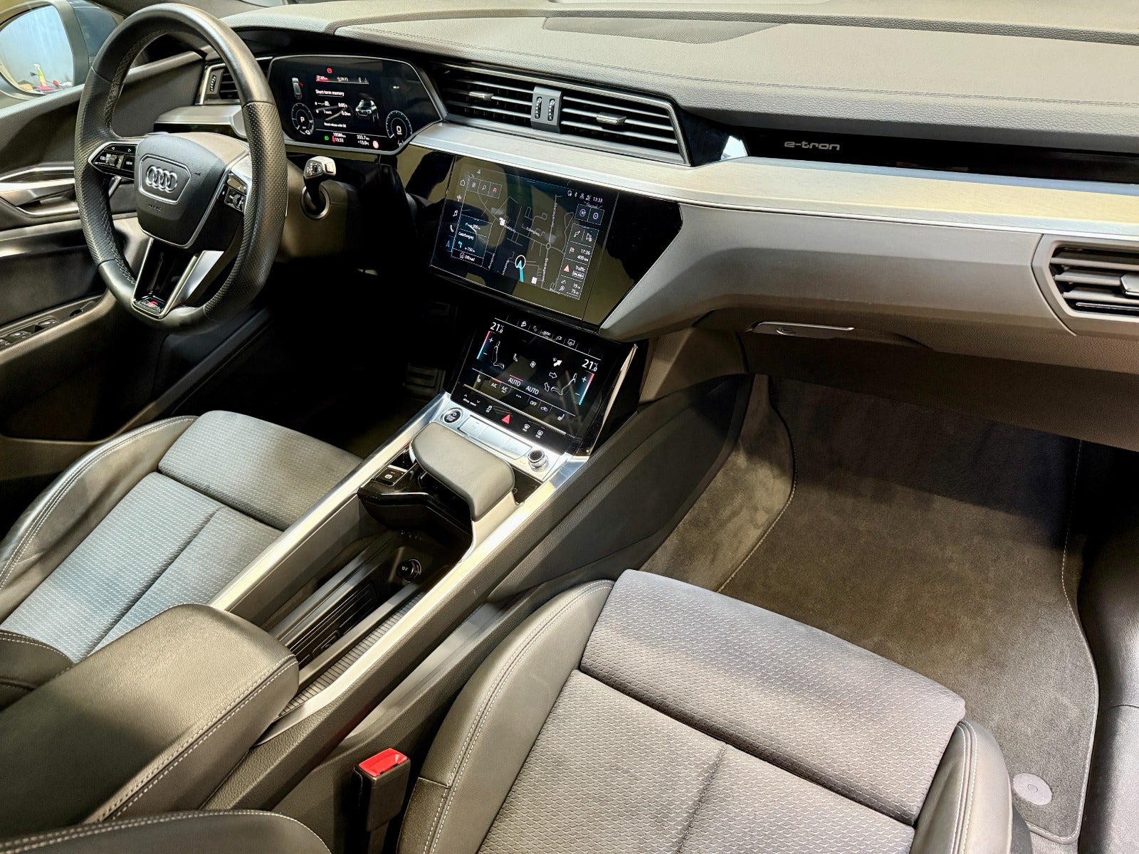 Billede af Audi Q8 e-tron 50 S-line quattro