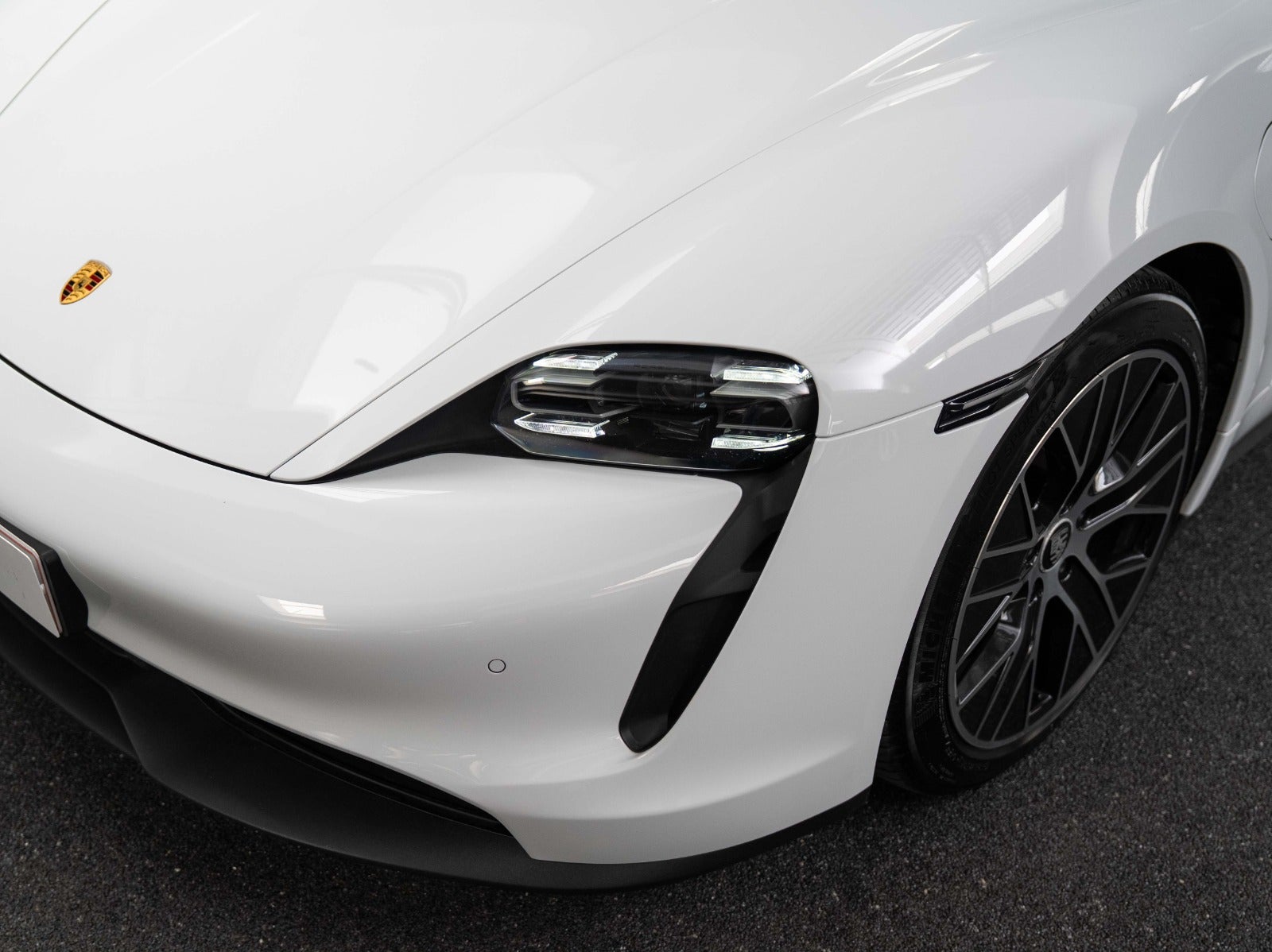 Gallery image 6 of 18