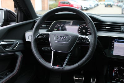 Audi Q8 e-tron S-line Black Style quattro