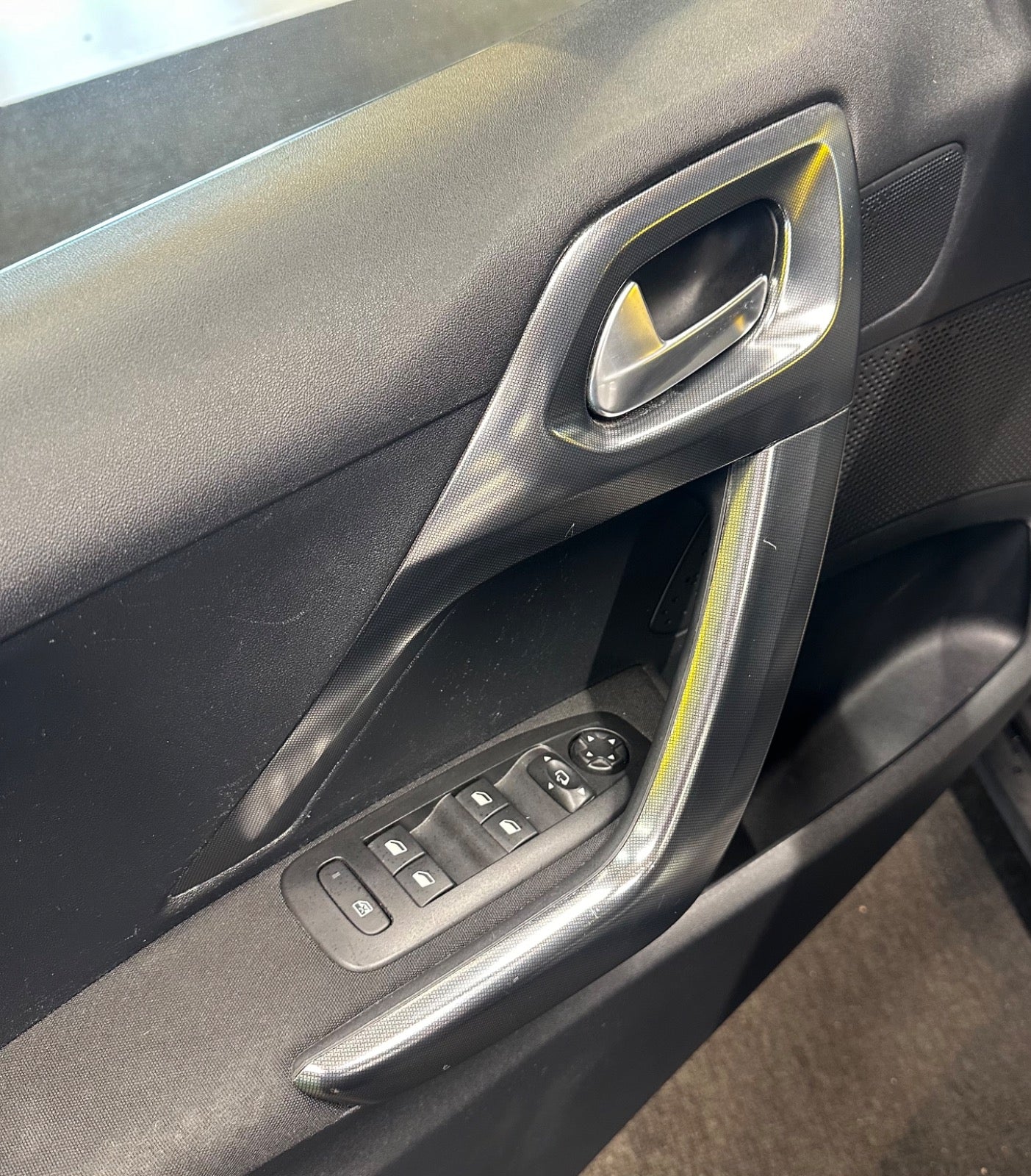 Billede af Peugeot 2008 1,2 e-THP 110 Allure Sky