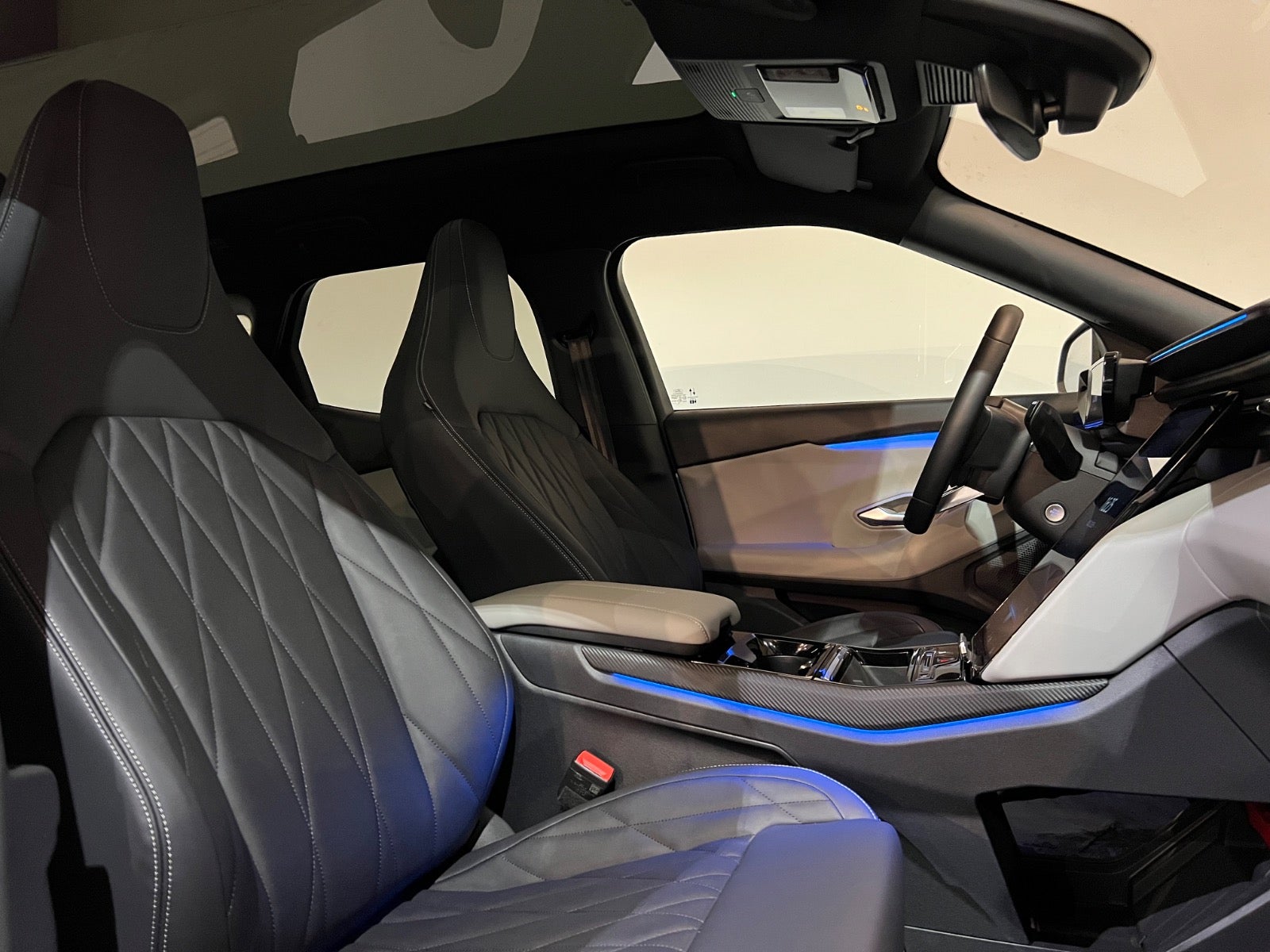 Ford Explorer Premium Extended Range