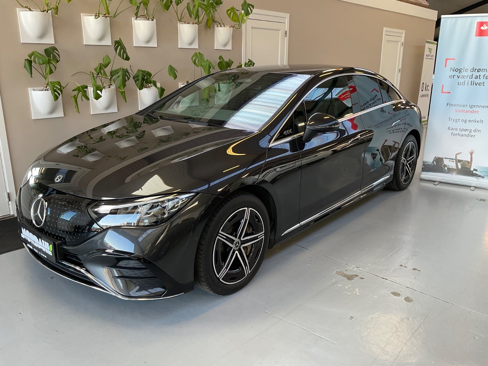 Mercedes EQE350 AMG Line 4d - 1