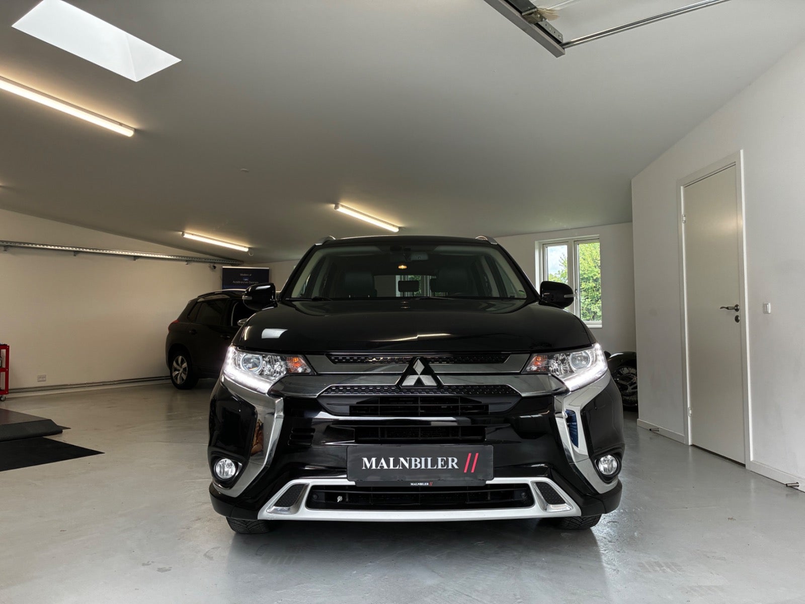 Billede af Mitsubishi Outlander 2,4 PHEV Invite+ CVT 4WD