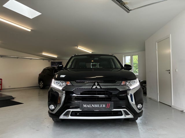 Mitsubishi Outlander 2,4 PHEV Invite+ CVT 4WD