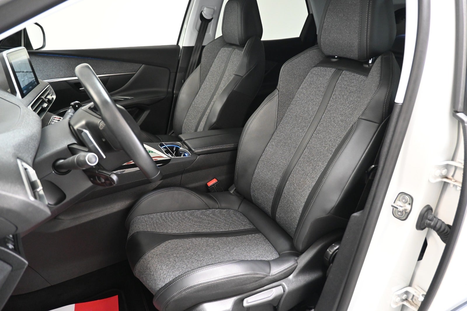 Peugeot 3008 Hybrid Allure LTD EAT8