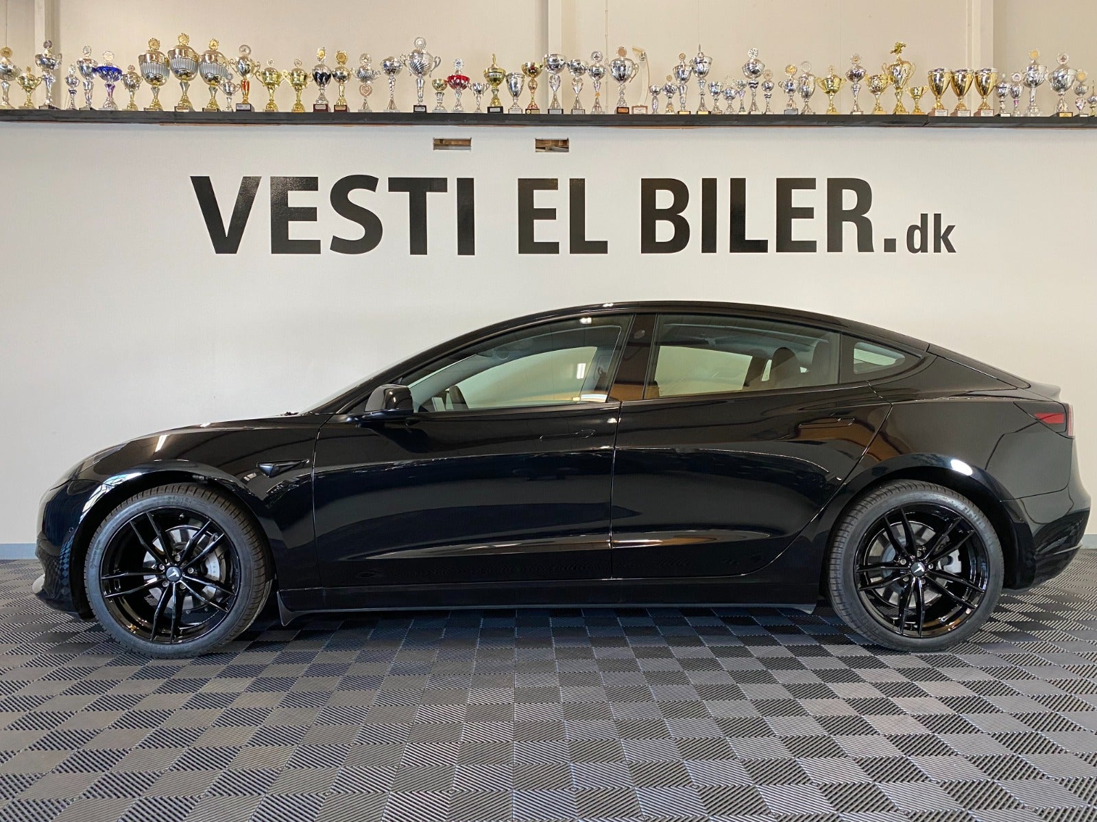 Tesla Model 3 Long Range AWD