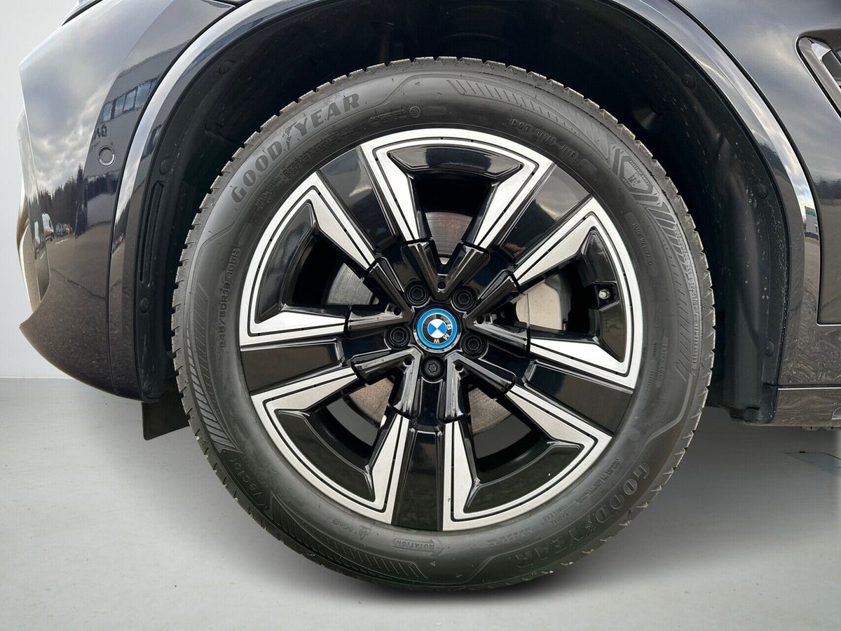 BMW iX3 Charged M-Sport billede 5