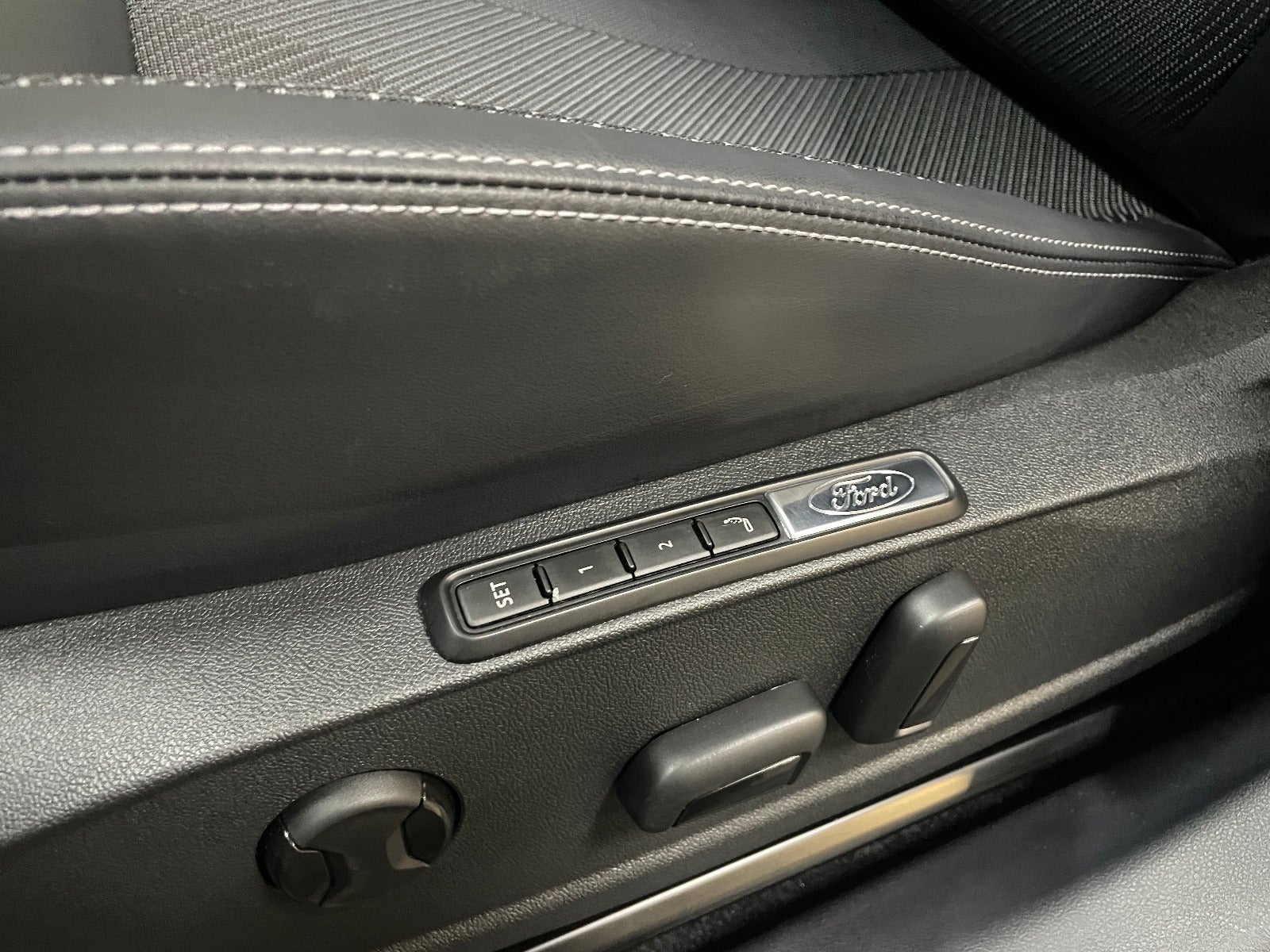 Billede af Ford Explorer 79 Select Extended Range