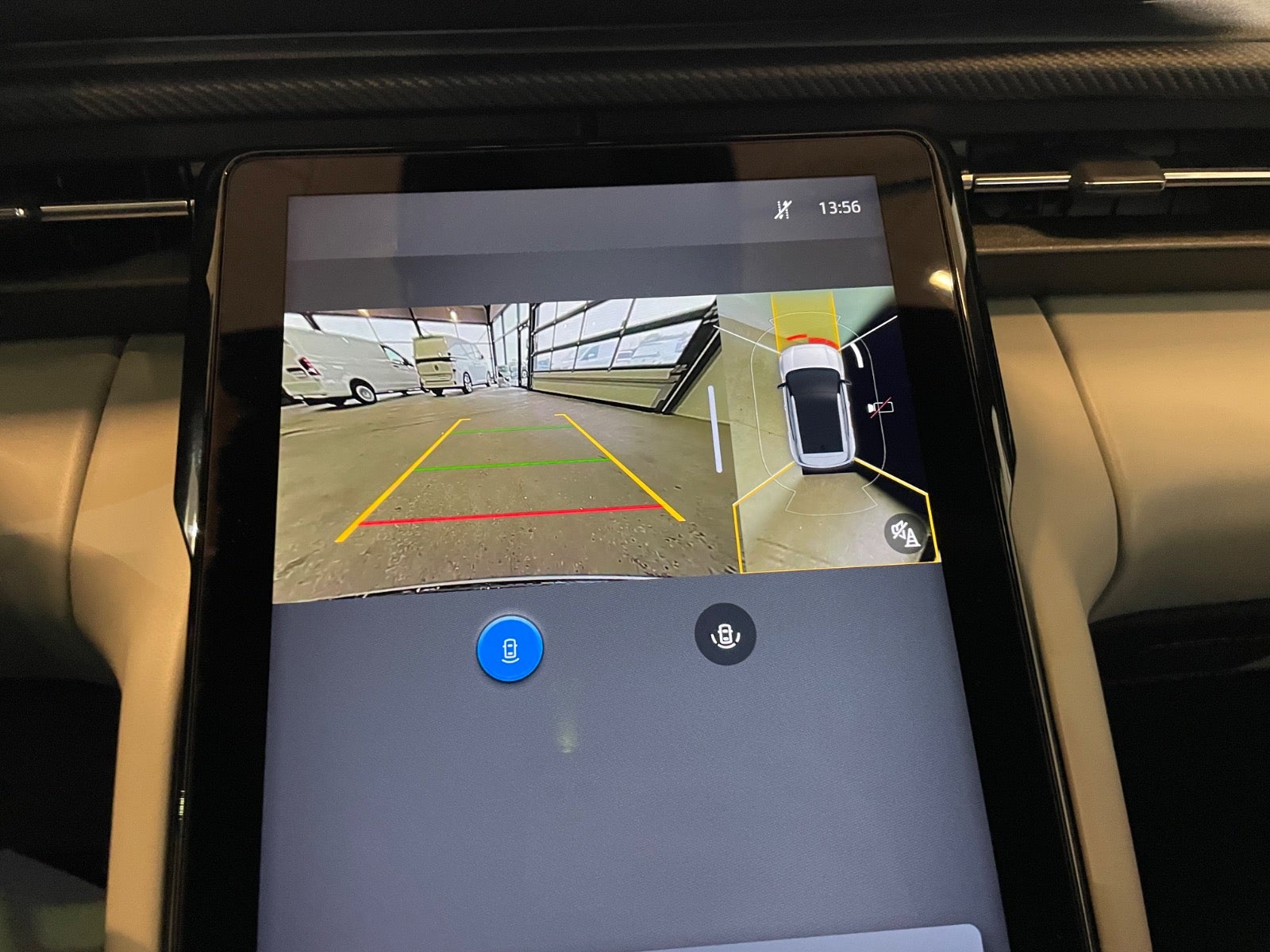 Ford Explorer Premium Extended Range AWD