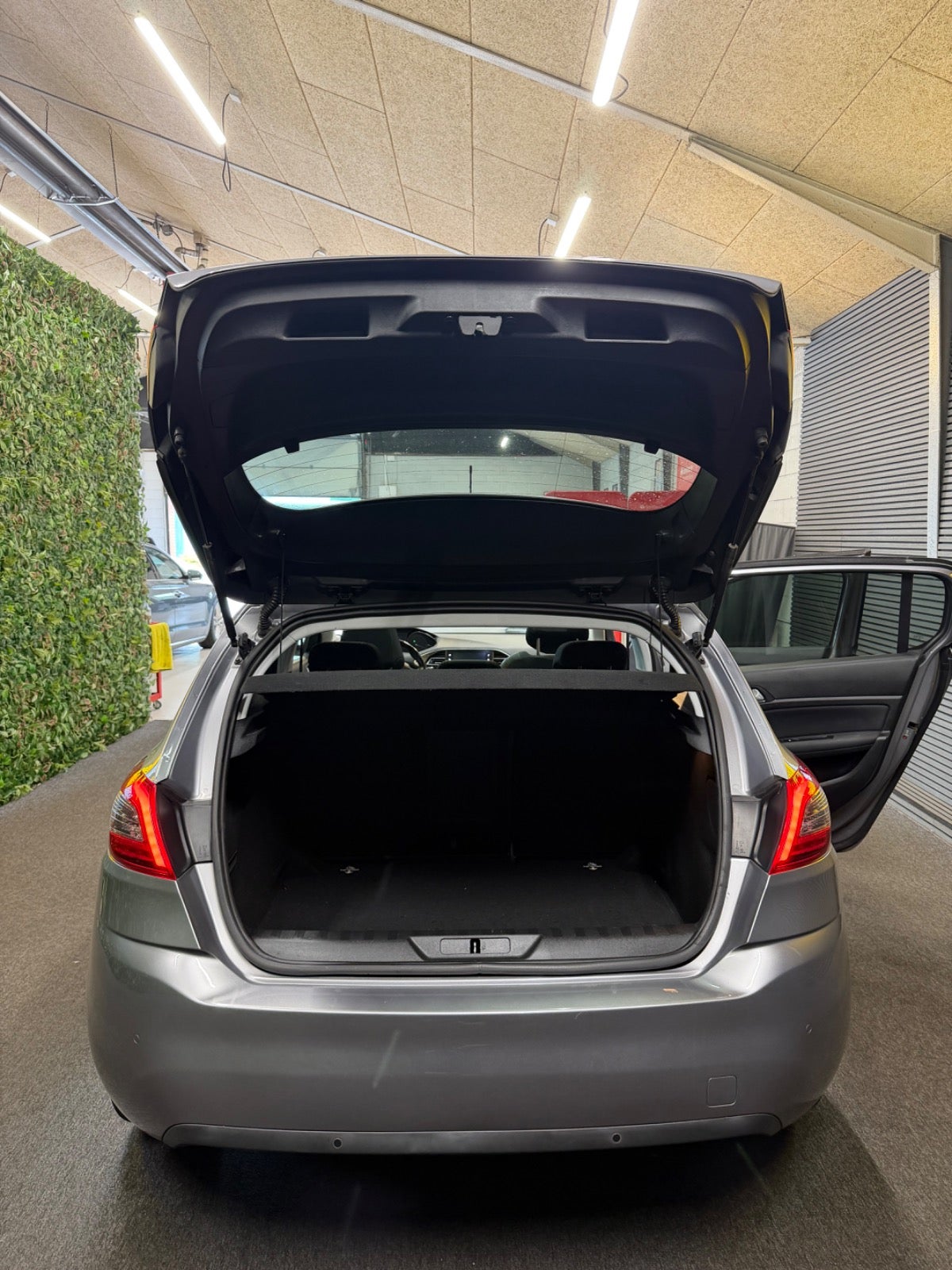 Billede af Peugeot 308 1,6 BlueHDi 120 Allure Sky