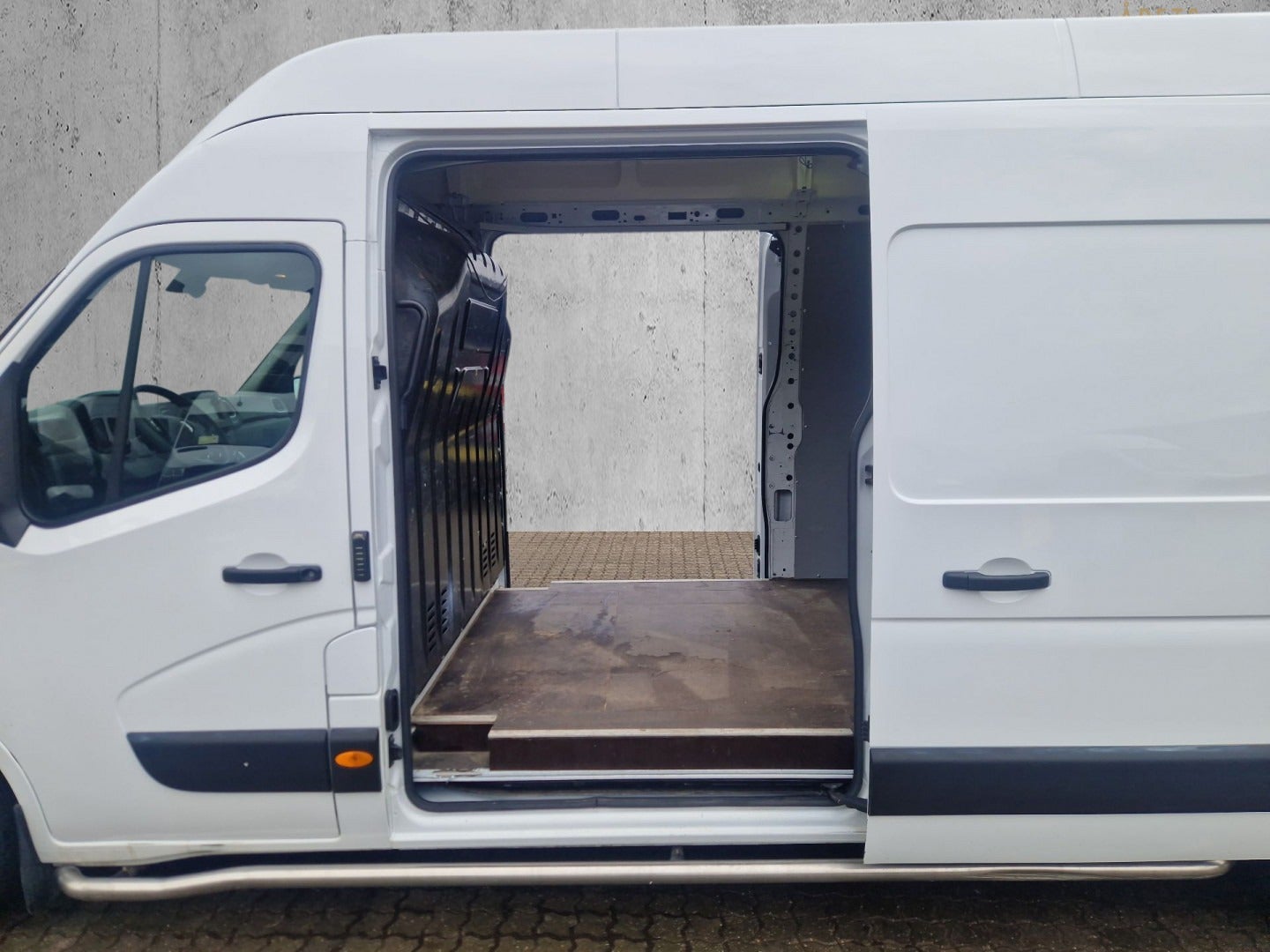 Billede af Renault Master IV T35 2,3 dCi 165 L4H3 Kassevogn RWD