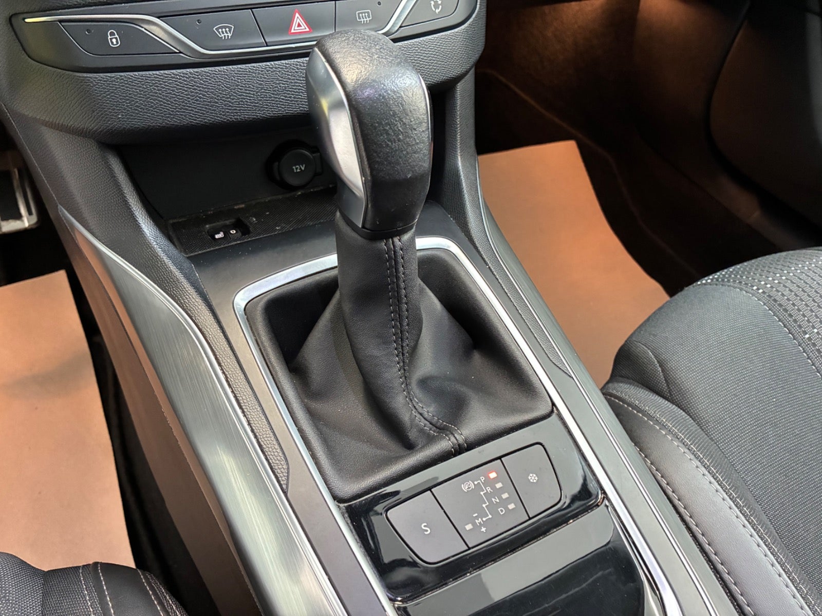 Billede af Peugeot 308 1,2 e-THP 130 Allure Sky SW EAT6