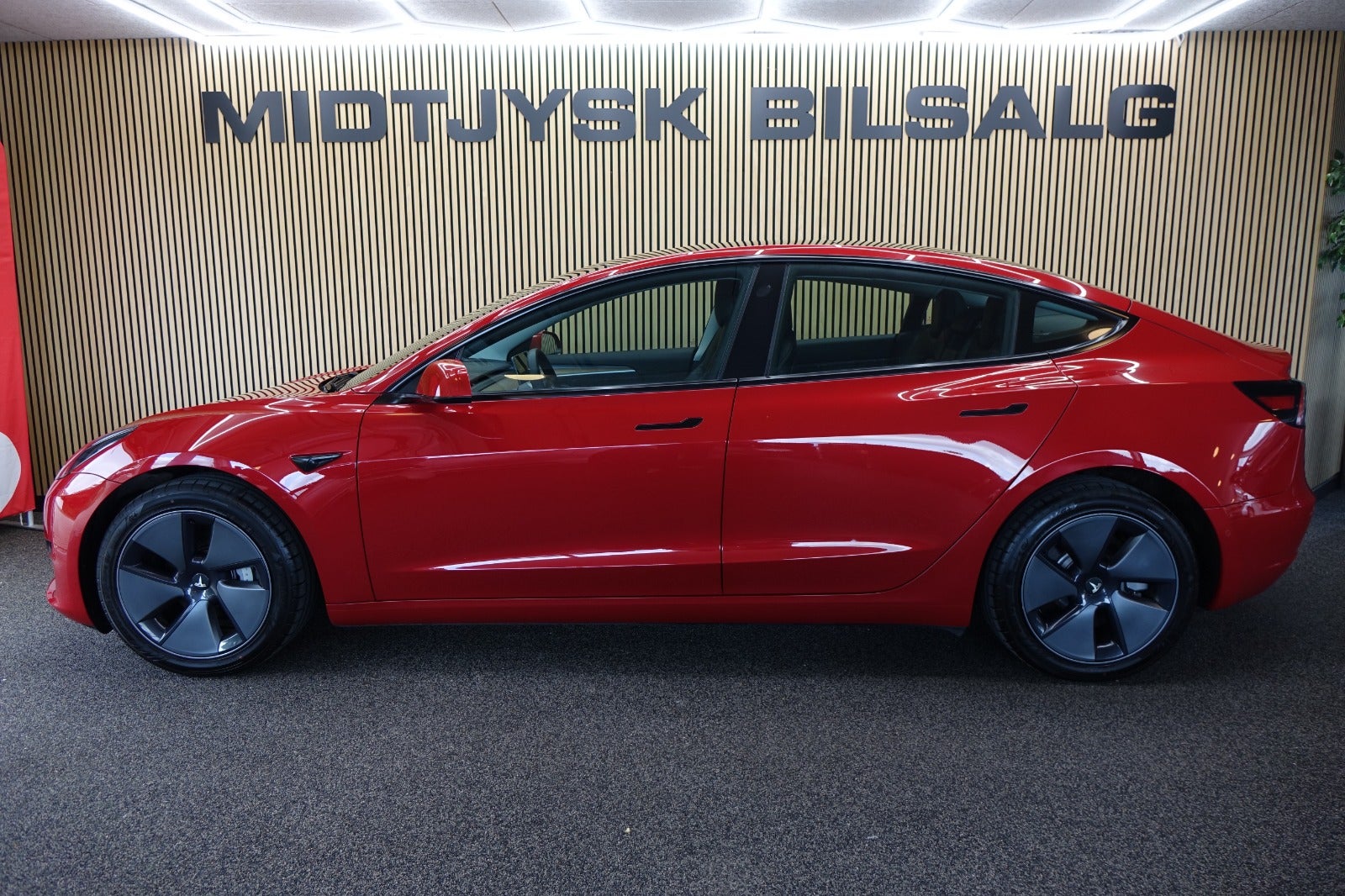 Tesla Model 3, Billede 3