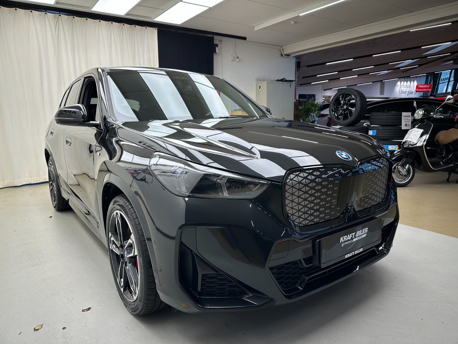 Billede af BMW iX1  eDrive20 Fully Charged M-Sport