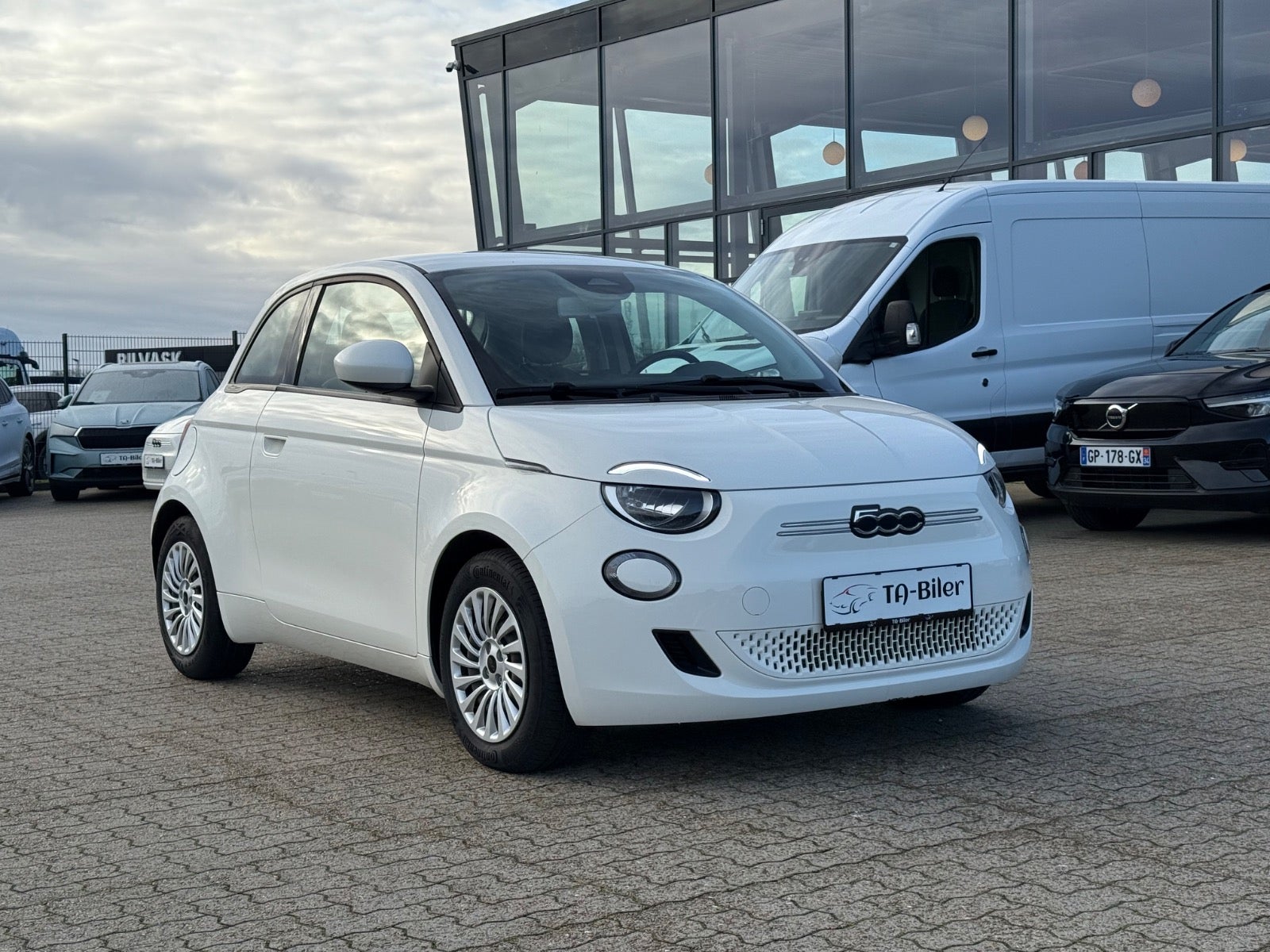 Fiat 500e Action