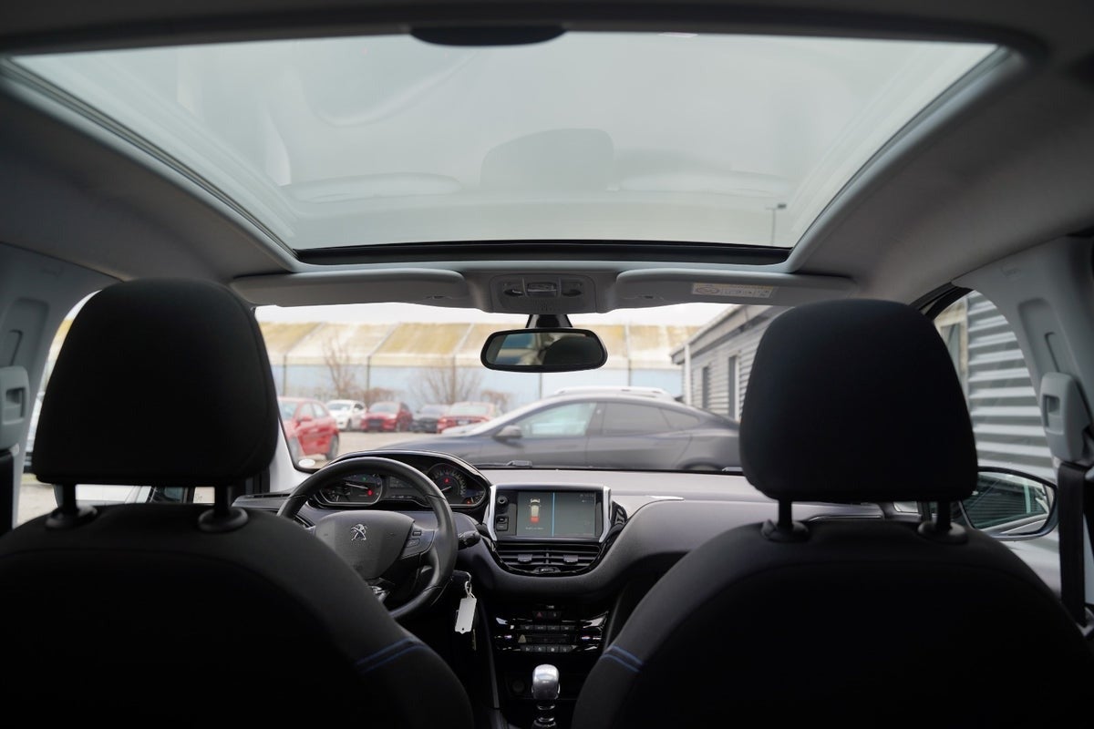 Billede af Peugeot 208 1,5 BlueHDi 100 Signature Sky