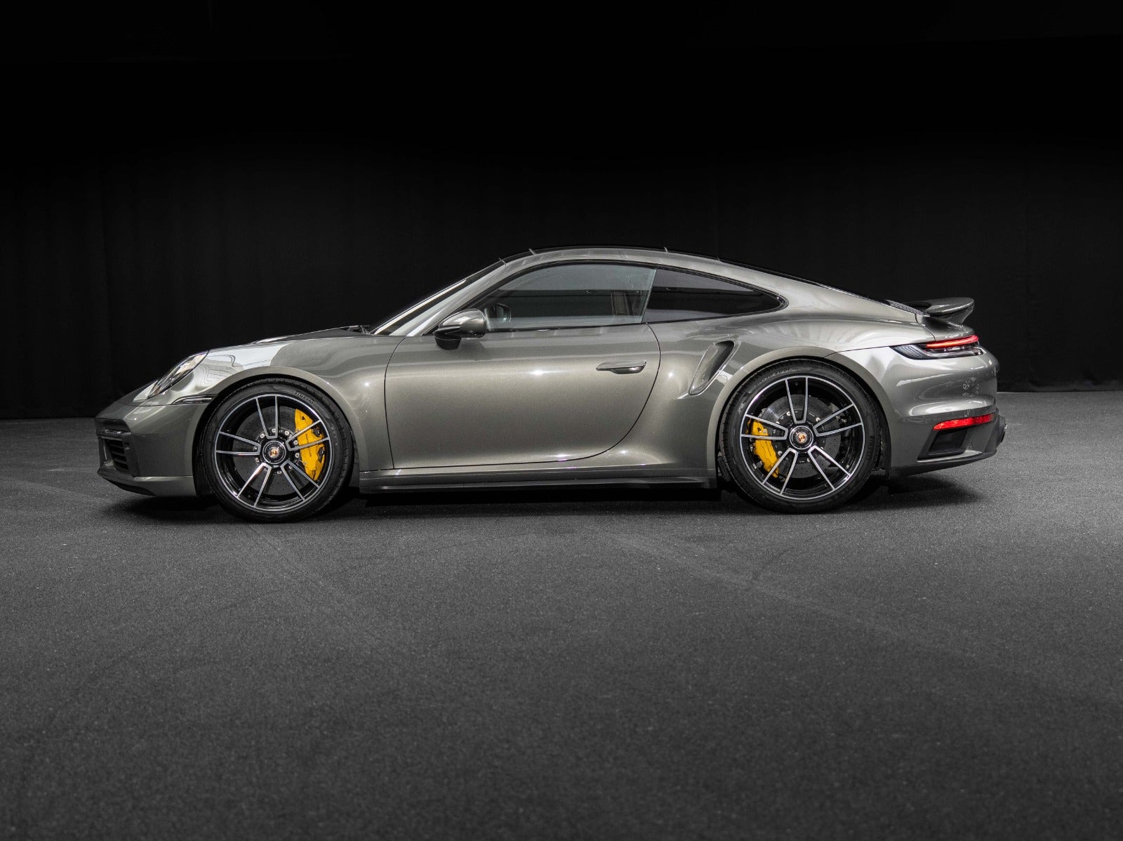 Gallery image 3 of 19