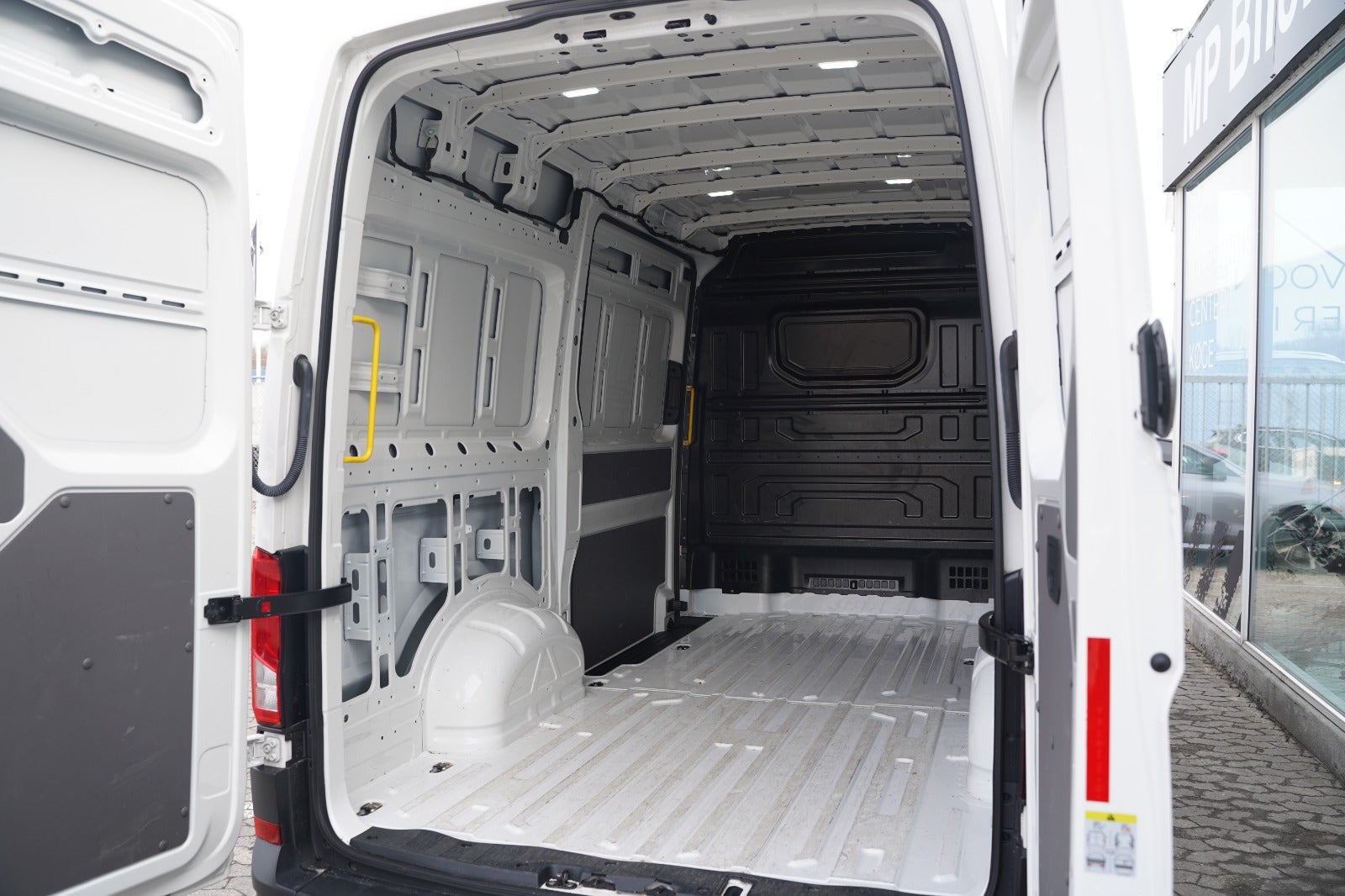 Billede af VW Crafter 35 2,0 TDi 140 Kassevogn L3H2