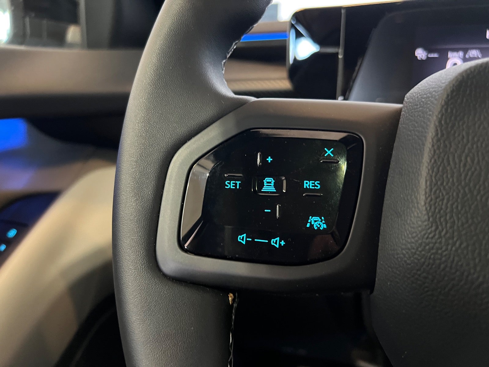 Ford Explorer Premium Extended Range AWD