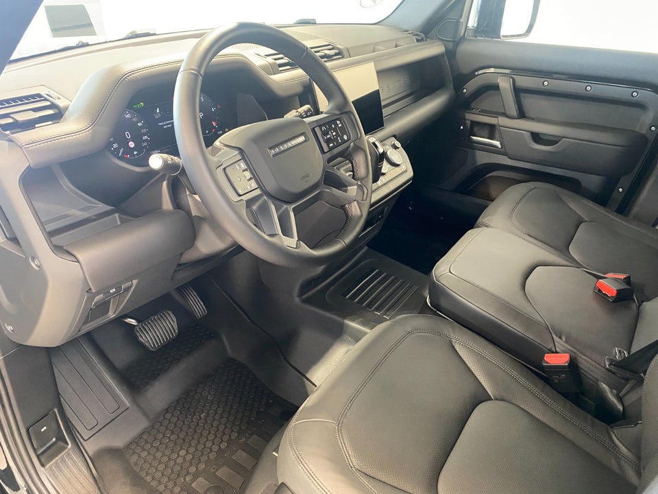 Land Rover Defender 110 3,0 D250 Hard Top X-Dynamic SE aut. Van 2025