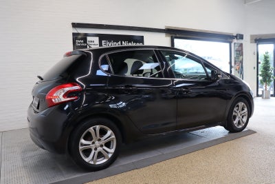 Peugeot 208 VTi Allure Sky