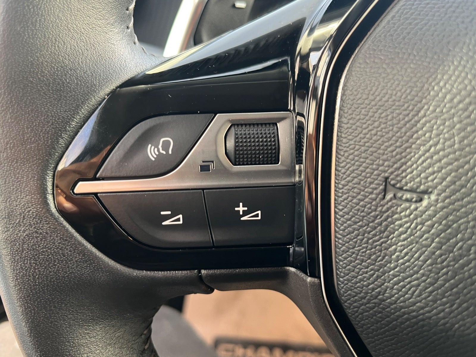 Billede af Peugeot 208 1,2 PureTech 100 Black Selection EAT8