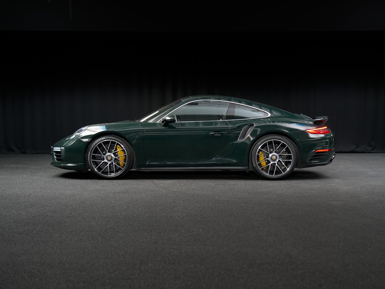 Gallery image 3 of 18