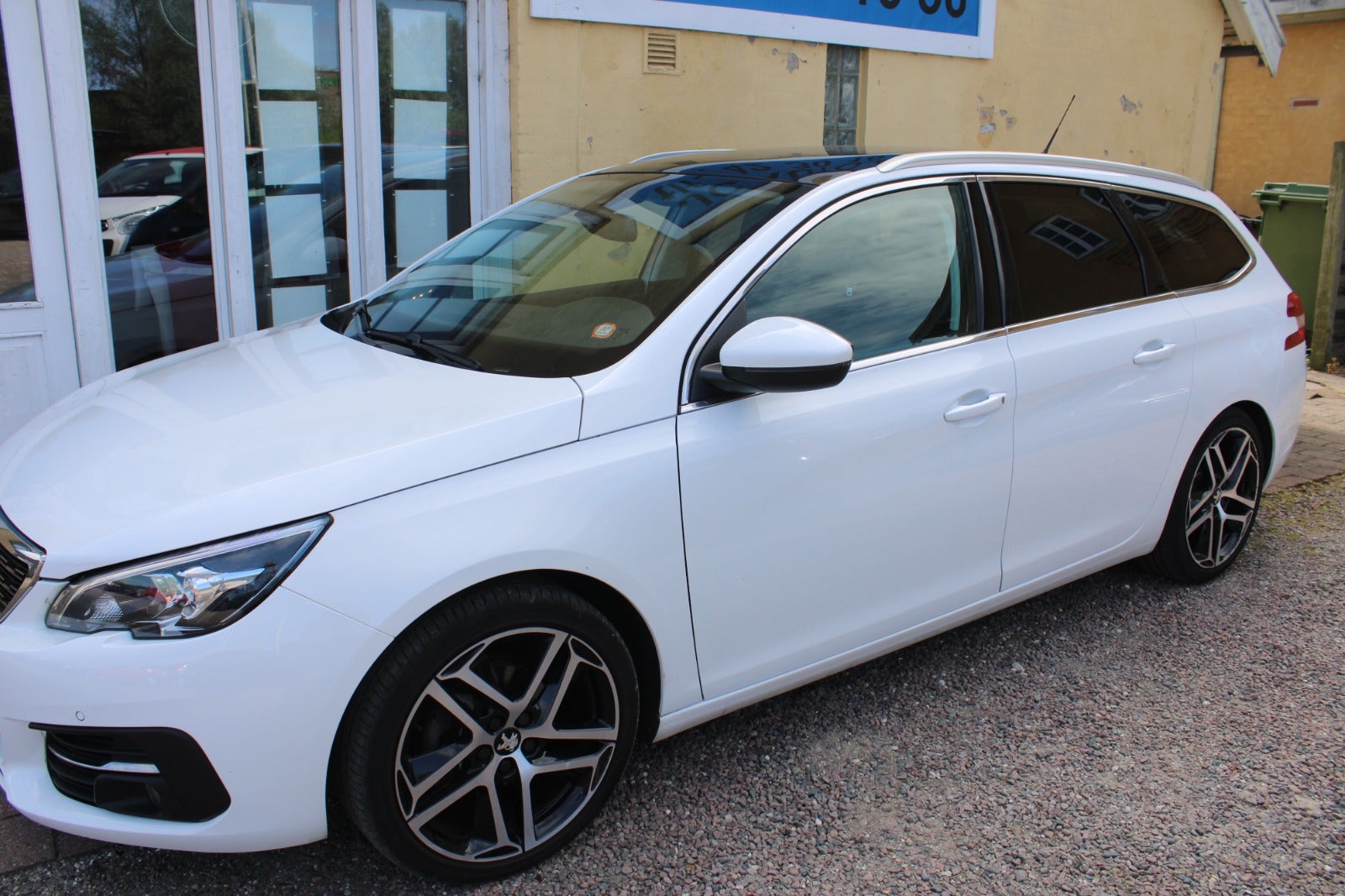 Peugeot 308 BlueHDi 130 Allure+ Sky SW