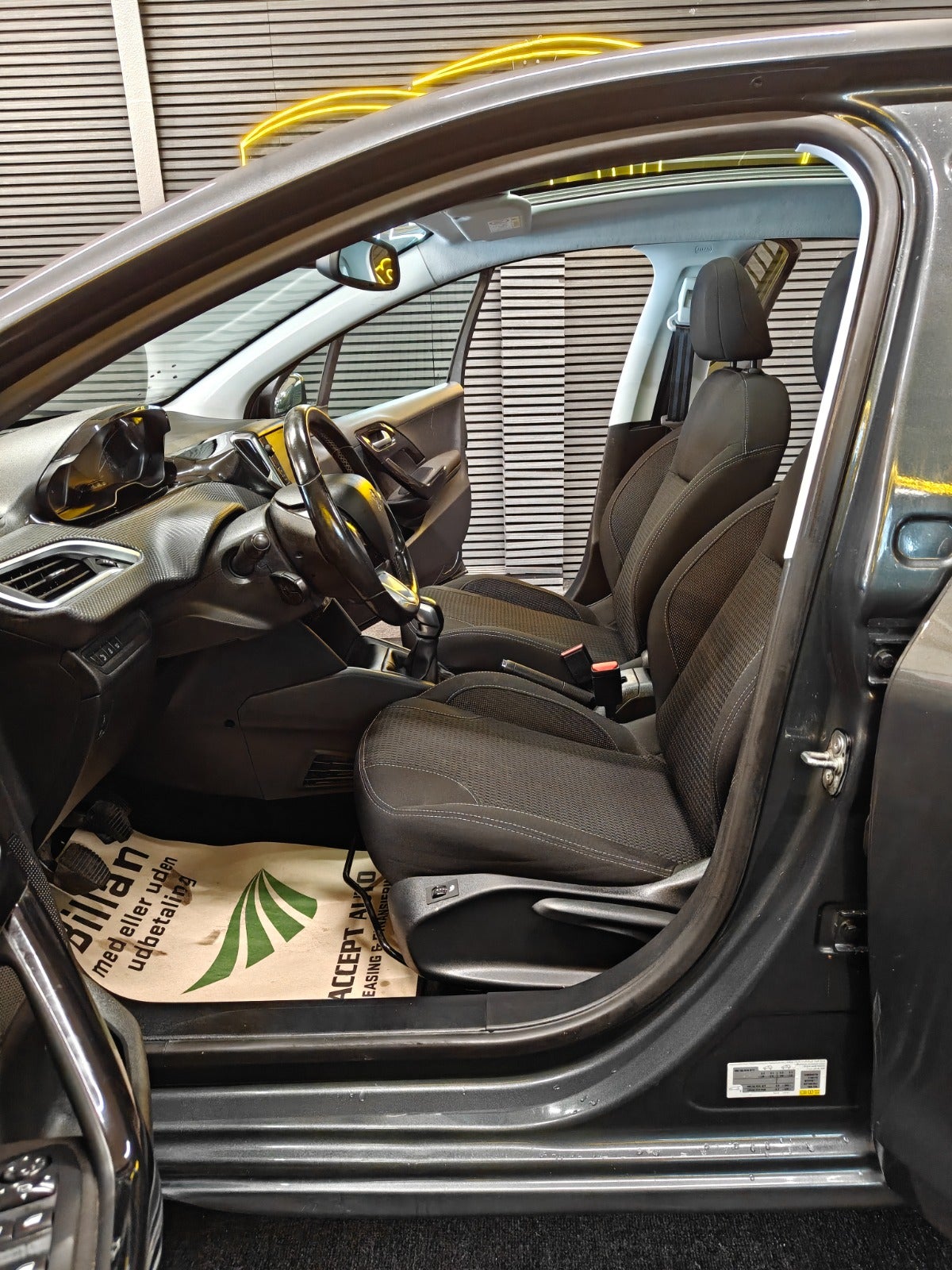 Billede af Peugeot 208 1,6 BlueHDi 100 Allure Sky