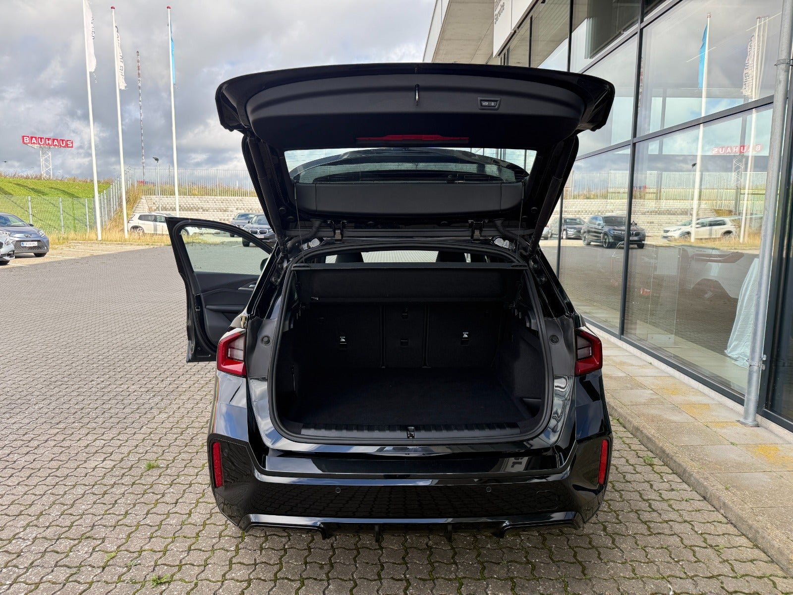 BMW iX1 eDrive20 M-Sport Premium 5d - 17