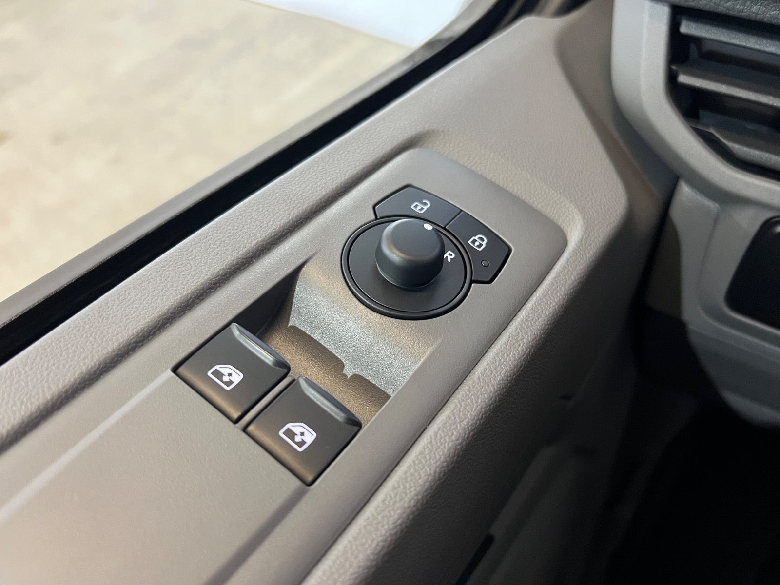 VW e-Transporter Comfort Kassevogn SWB