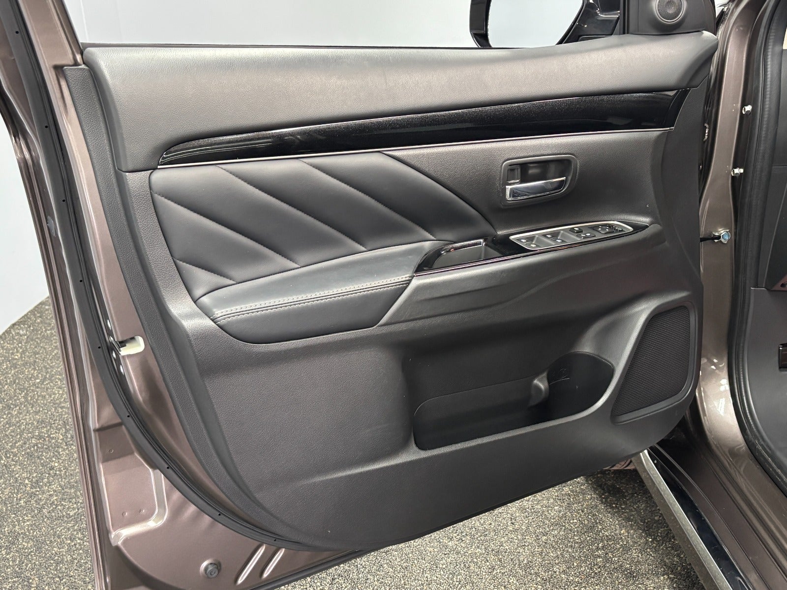 Billede af Mitsubishi Outlander 2,4 PHEV Intense CVT 4WD