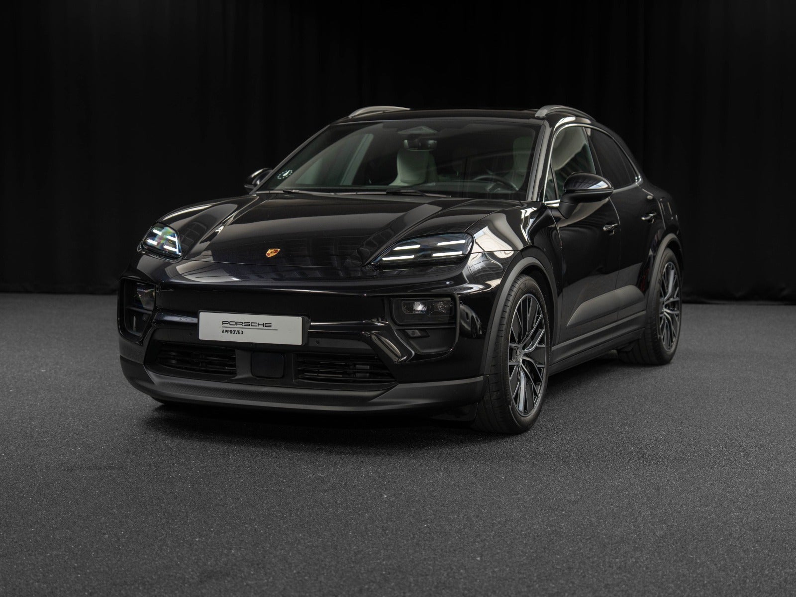 Gallery image 1 of 18