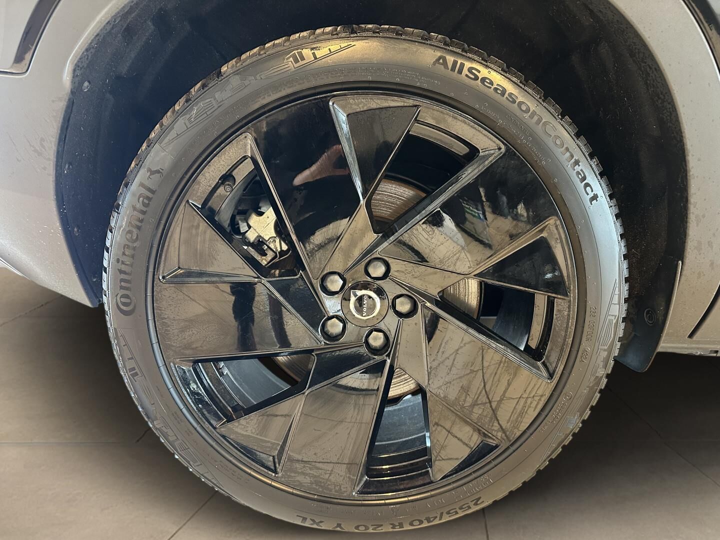 Volvo EX40 Extended Range Black Edition