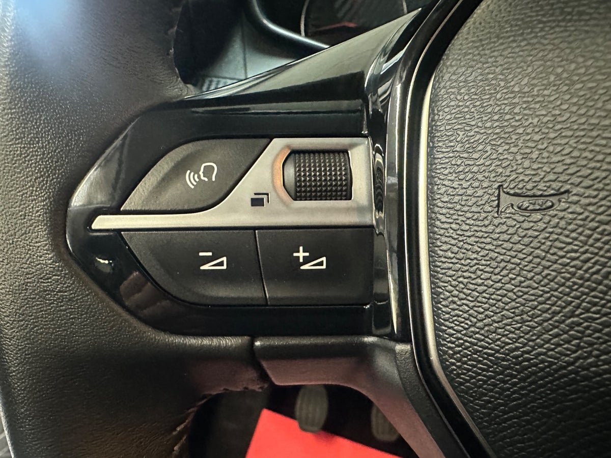 Peugeot 208 PureTech 75 Active Pack Peugeot 208 PureTech 75 Active Pack