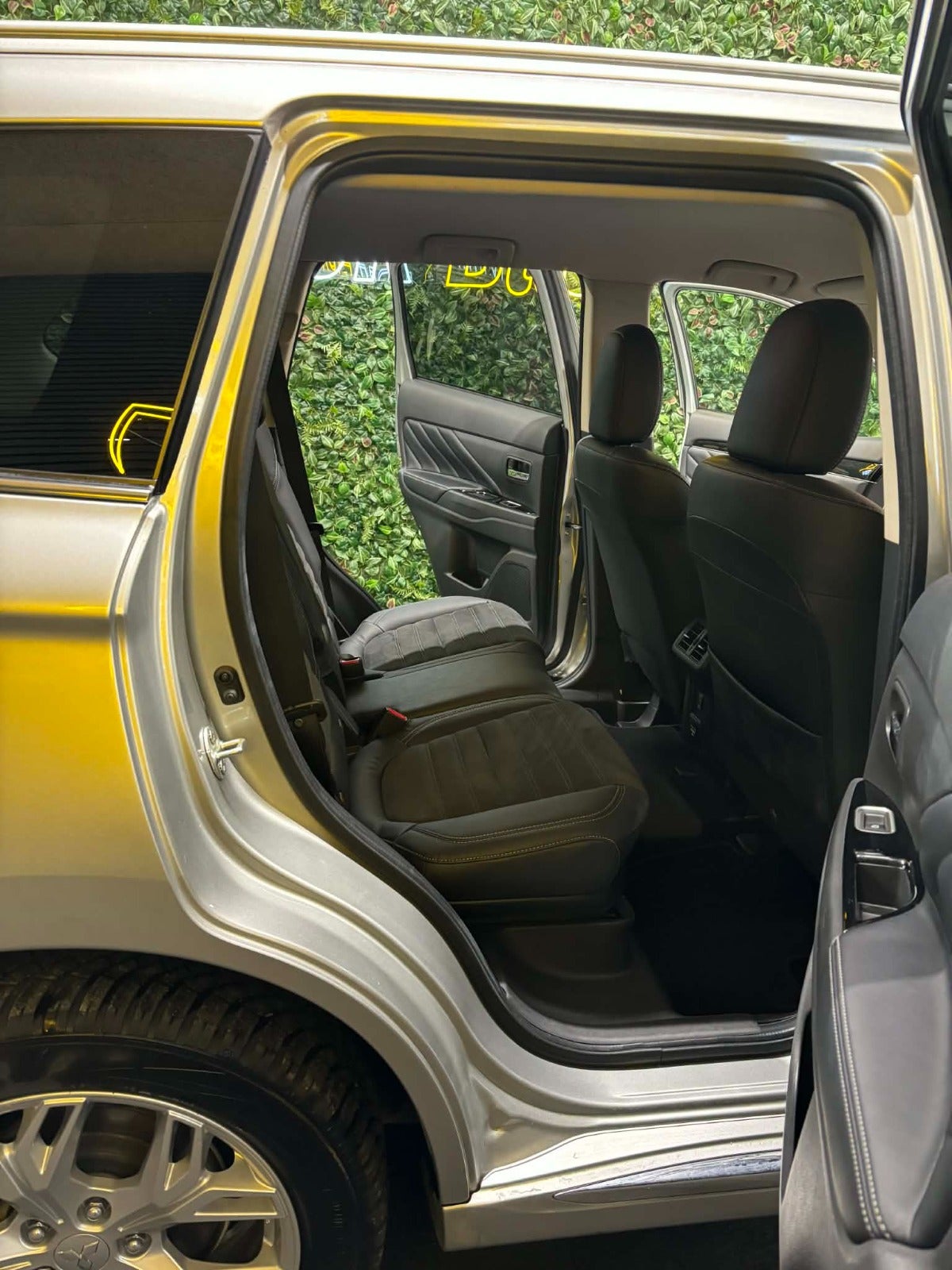 Billede af Mitsubishi Outlander 2,4 PHEV Inform CVT 4WD