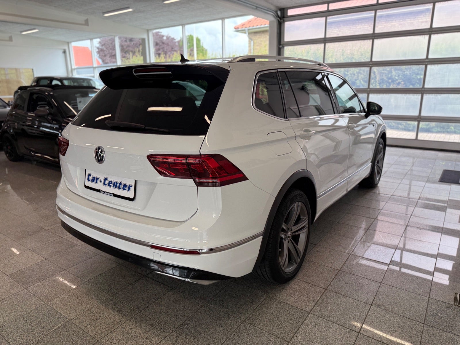 Billede af VW Tiguan Allspace 2,0 TDi 240 R-line DSG 4Motion 7prs